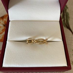 Womens 14 karat yellow gold fashion ring
